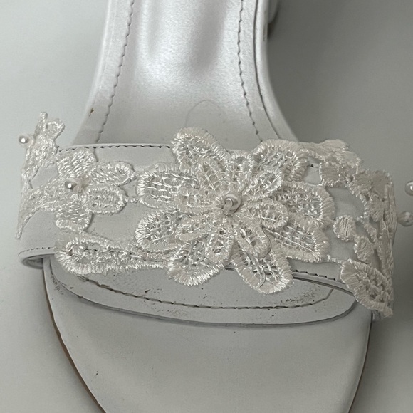 👰‍♀️Bridal Sandals - White Leather with Pearls and Lace, handmade in Eur… - Picture 6 of 12